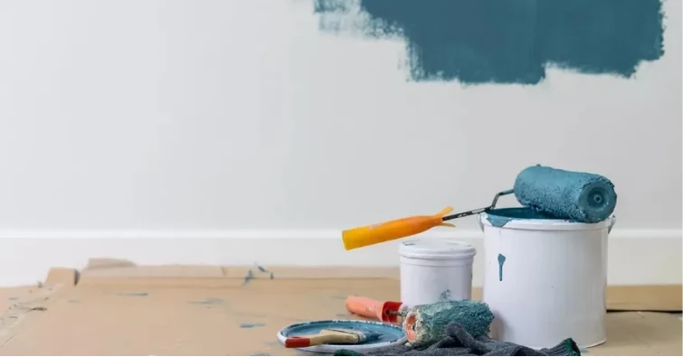 Pintura de paredes, tetos e pequenas áreas, incluindo preparação e acabamento.